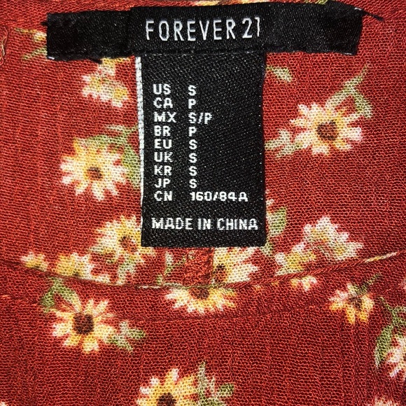 Orange floral top w/ a round neck - Picture 3 of 4